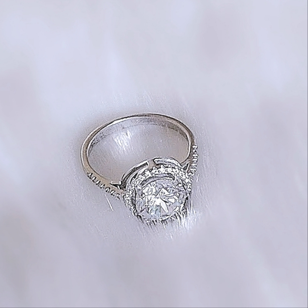 Silver Halo Ring with Clear Center Stone, NWOT - Great Gift 🎁